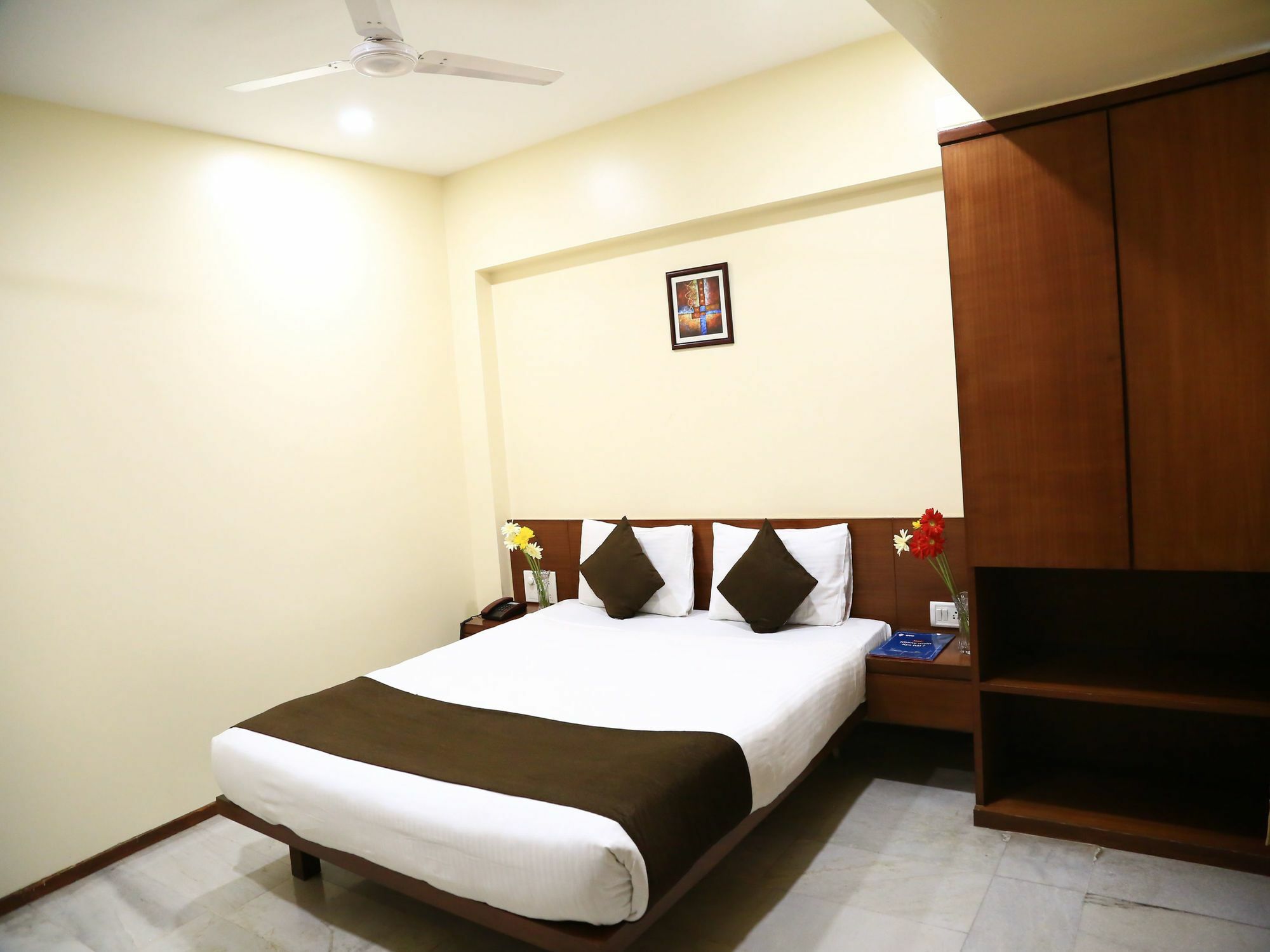 Oyo 13771 Executive Residency Hotel Pune Exterior photo