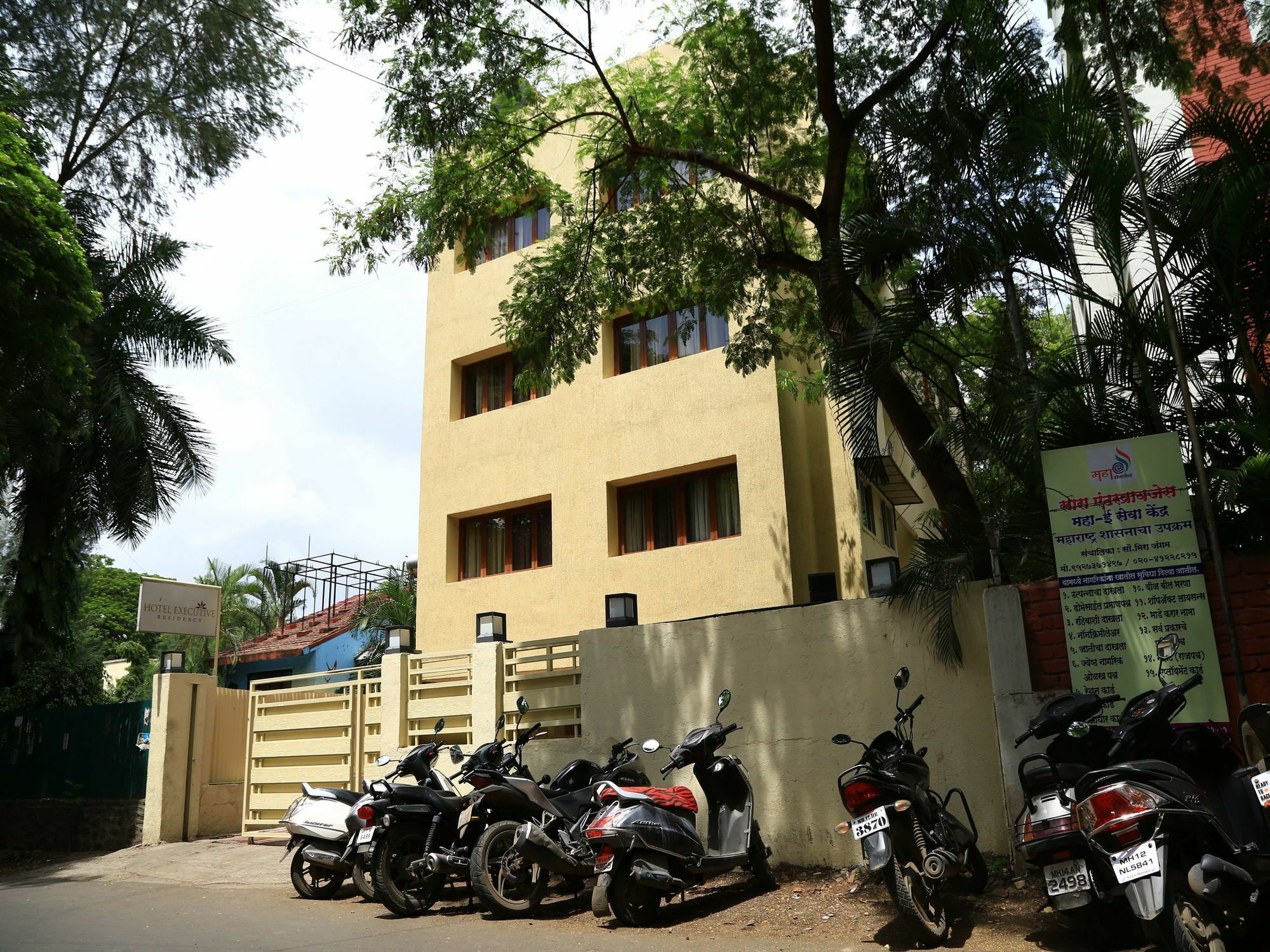 Oyo 13771 Executive Residency Hotel Pune Exterior photo